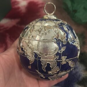 Cloisonne 2001 Christmas Metal Ornament World Globe Euc Blue Silver